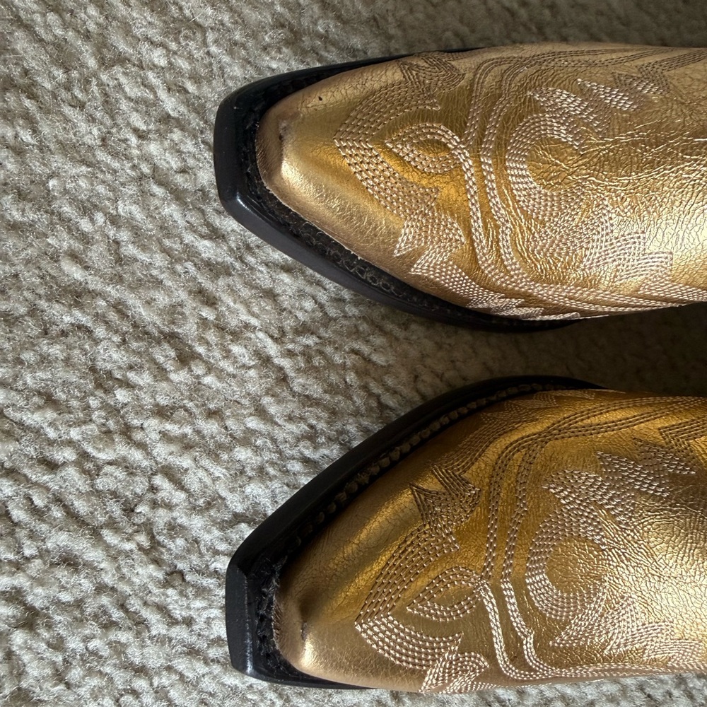 Ariat Casanova boots, Gold, size 9. Never worn and in excellent condition. NWT - Picture 2 of 4